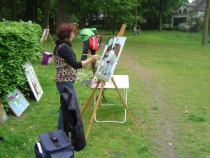 Anneke als kunstschilder aan het werk